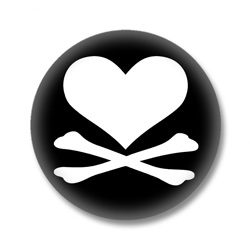 Button im Emo Style | Heart and Bones Weiss
